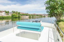 Barka turystyczna Penichette 950 E - z zewnątrz foto: LOCABOAT