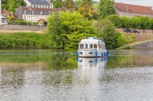 Barka turystyczna Penichette 950 E - z zewnątrz foto: LOCABOAT