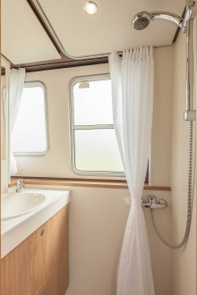 Barka turystyczna Penichette 950 E foto: LOCABOAT