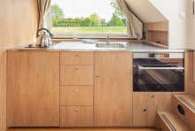 Barka turystyczna Penichette 950 E foto: LOCABOAT