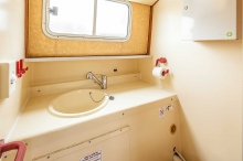 Barka turystyczna Penichette 1107 W - czarter barek foto: LOCABOAT