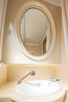 Barka turystyczna Penichette 1020 FB - czarter barek foto: LOCABOAT