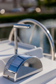 Barka turystyczna Penichette 1020 FB - czarter barek foto: LOCABOAT