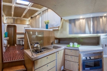 Barka turystyczna Penichette 1020 FB - czarter barek foto: LOCABOAT