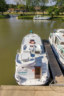 Barka turystyczna Penichette 1020 FB - czarter barek foto: LOCABOAT