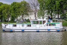 Barka Penichette 1400 FB z zewnątrz foto: LOCABOAT