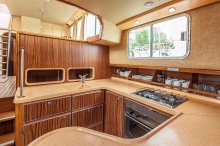 Barka turystyczna Penichette 1400 FB - kuchnia foto: LOCABOAT