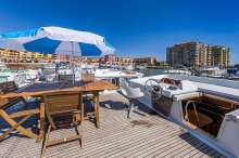 Barka turystyczna Penichette 1500 FB - z zewnątrz foto: LOCABOAT