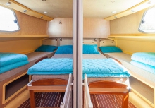 Barka turystyczna Penichette 1500 FB - kabiny foto: LOCABOAT