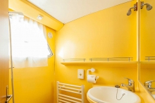 Barka turystyczna Penichette 1500 FB - toaleta foto: LOCABOAT