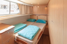 Barka turystyczna Pénichette ® 1180 Flying Bridge. kabina dziobowa foto: LOCABOAT