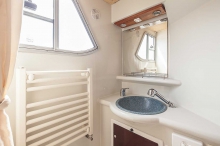 Barka turystyczna Pénichette ® 1180 Flying Bridge. łazienka foto: LOCABOAT