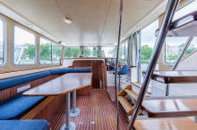 Barka turystyczna Penichette 1165 Flying Bridge - salon- czarter barek turystycznych. foto: LOCABOAT