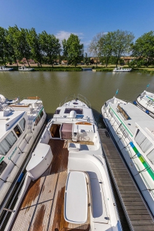 Barka turystyczna Europa 400 - z zewnątrz foto: LOCABOAT