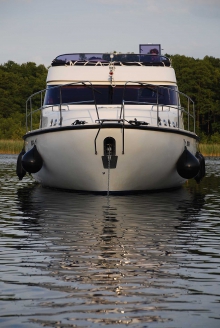 Barka turystyczna Europa 700 z zewnątrz foto: LOCABOAT