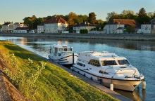 Francja - Burgundia - Saone - czarter barki turystycznej
 foto: LOCABOAT