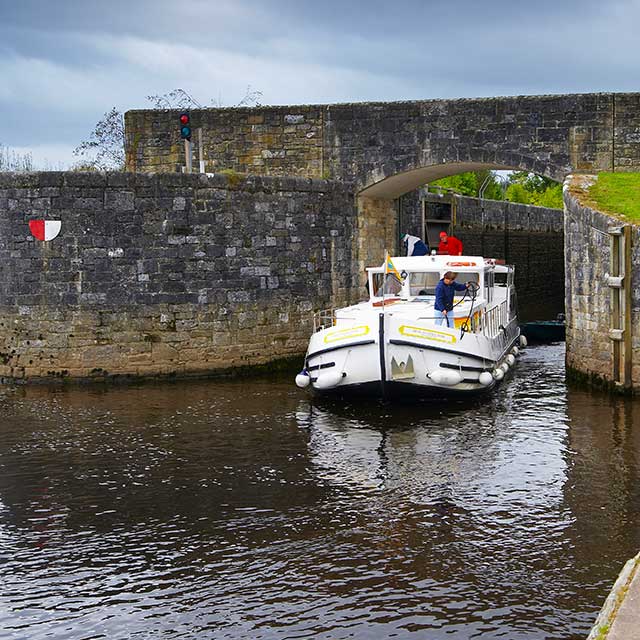 Irlandia - Shannon River i Irlandia Północna - czarter barek turystycznych	
